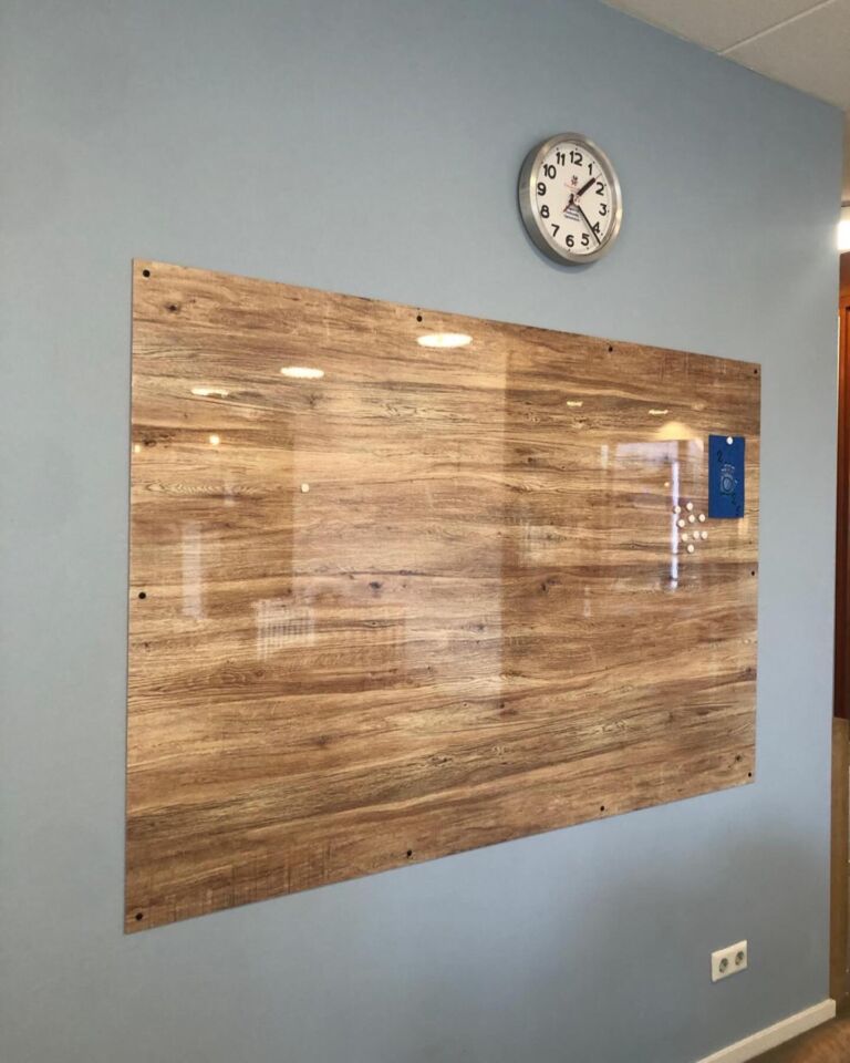 Instagram post from menoor_bewegwijzering. This post is in position 6.