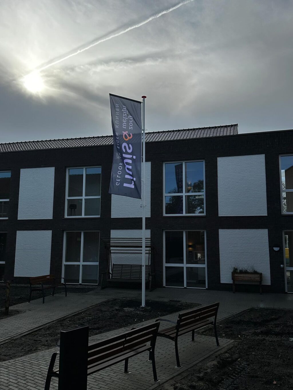 Instagram post from menoor_bewegwijzering. This post is in position 0.