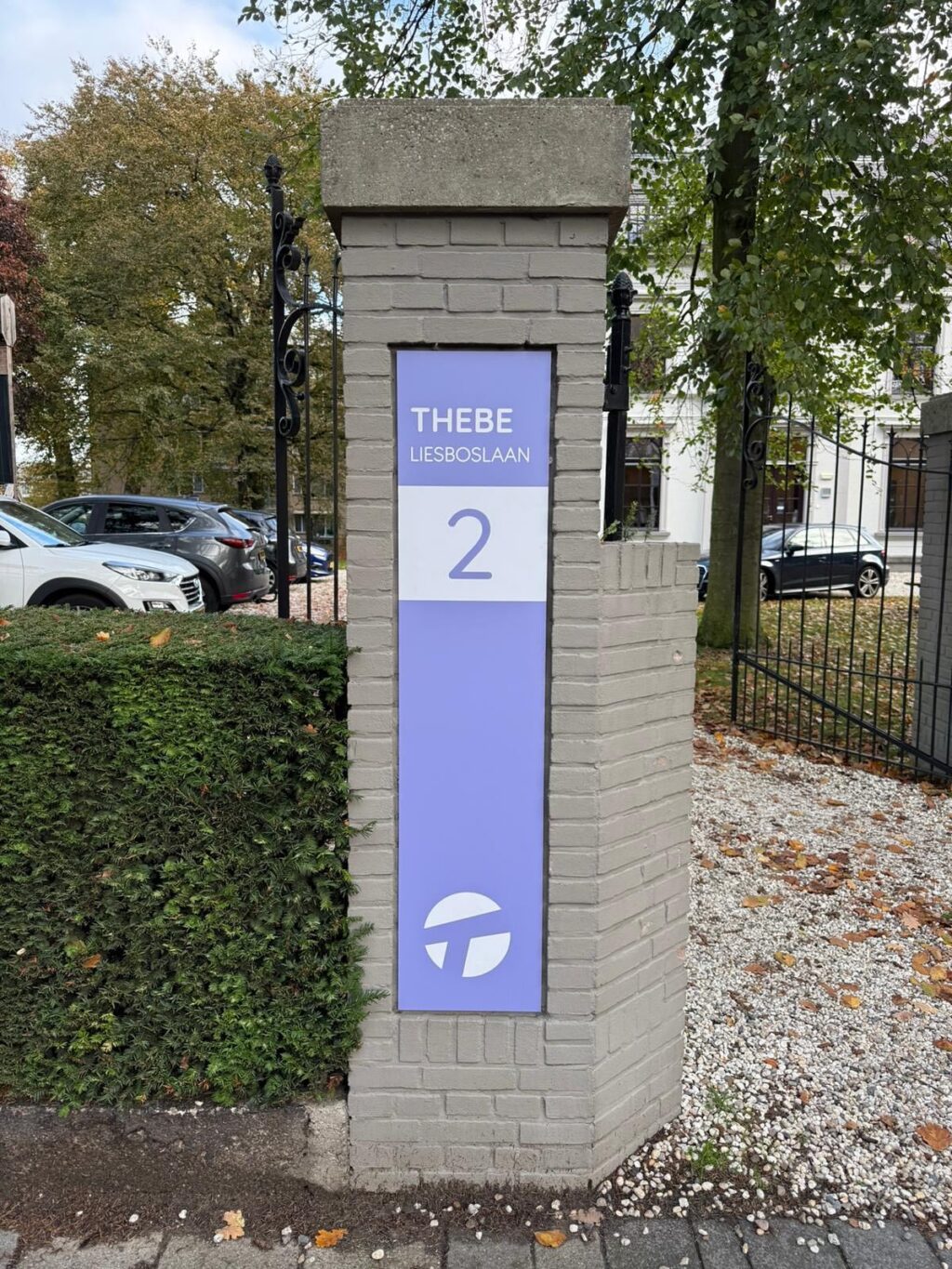 Instagram post from menoor_bewegwijzering. This post is in position 0.